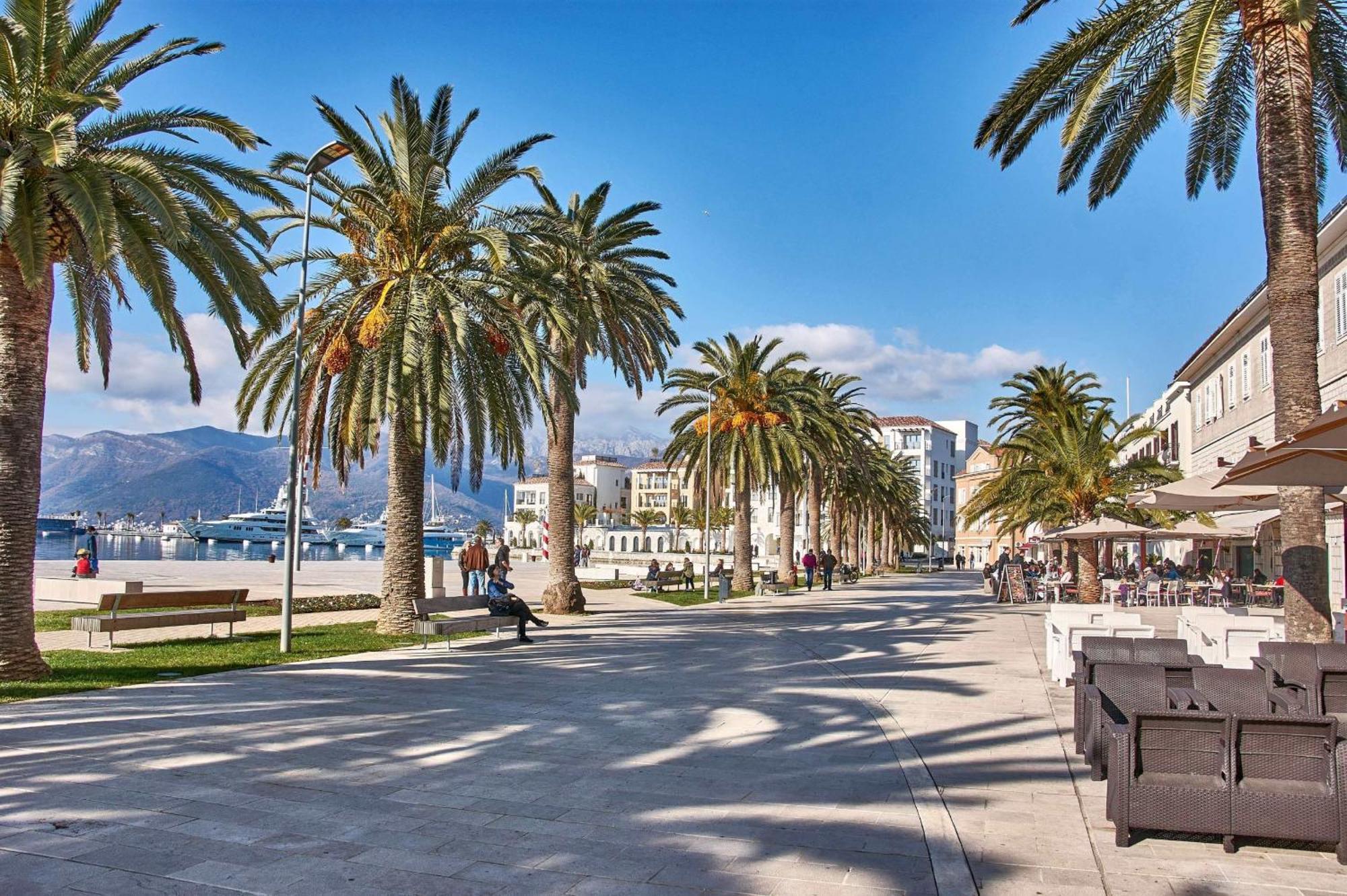 M&N Residence Tivat Bagian luar foto