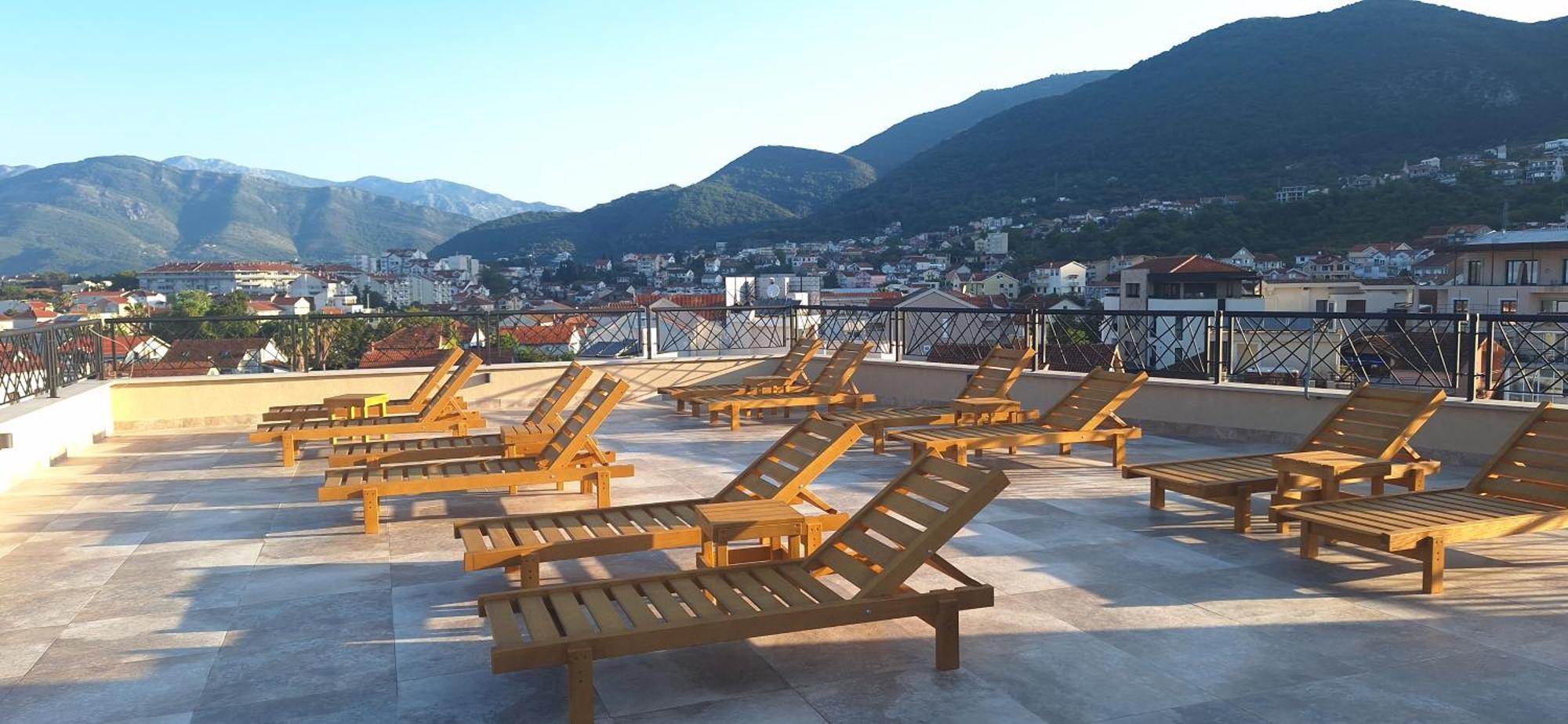 M&N Residence Tivat Bagian luar foto